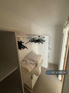 Walk-In Wardrobe (Main Bedroom)