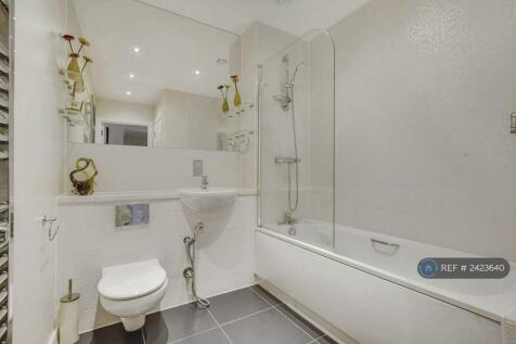 First Floor Bathroom With Tub 2