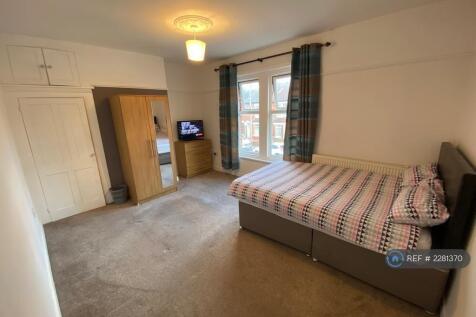 Room 5*Now Taken* Huge Double&amp;Parking-£699/Month