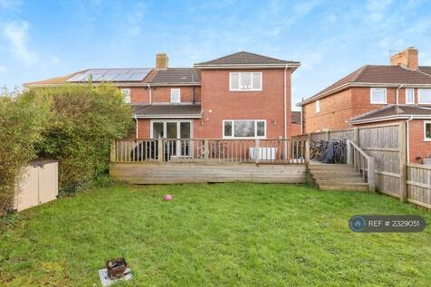 Garden/Decking Area