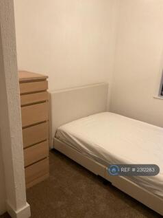 Room 5 - Available £160 Per Week
