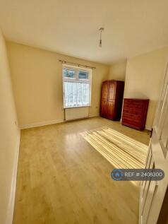 Front Bedroom No1 Pic2