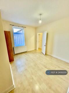 Middle Bedroom No2 Pic2
