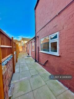 Full Garden View To Back Wall