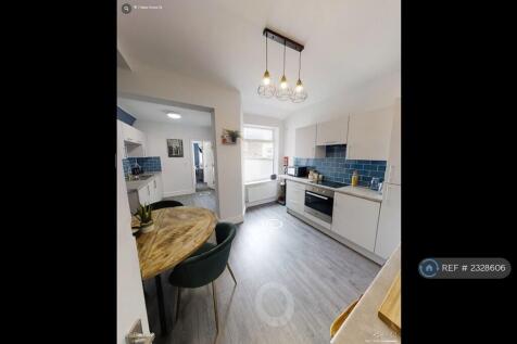 Kitchen / Communal Area