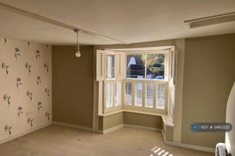 Large Master Bedroom (Space For Large Kingsize)