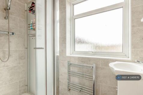 1st Floor Bath