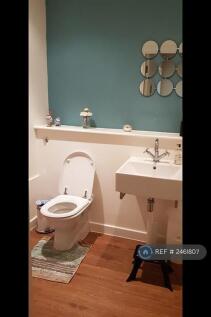 Downstairs: Wc