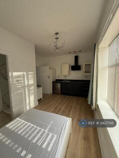 Room 3 - Upstairs Ensuite With Kitchenette