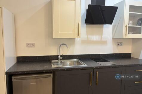 Room 3 - Upstairs Ensuite With Kitchenette