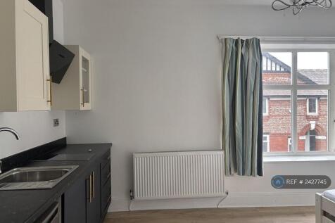 Room 3 - Upstairs Ensuite With Kitchenette