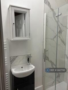 Room 4 - Upstairs Ensuite