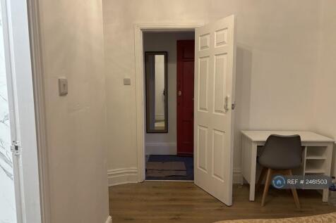 Room 1 - Ensuite Downstairs