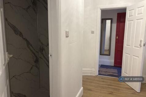 Room 1 - Ensuite Downstairs