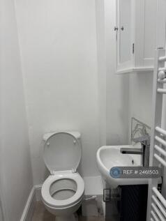 Room 1 - Ensuite Downstairs