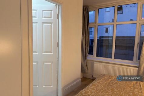 Room 2 - Ensuite With Kitchenette Downstairs