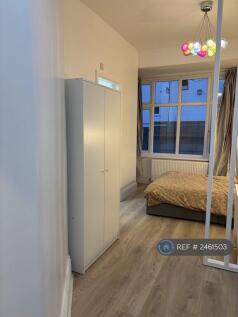 Room 2 - Ensuite With Kitchenette Downstairs