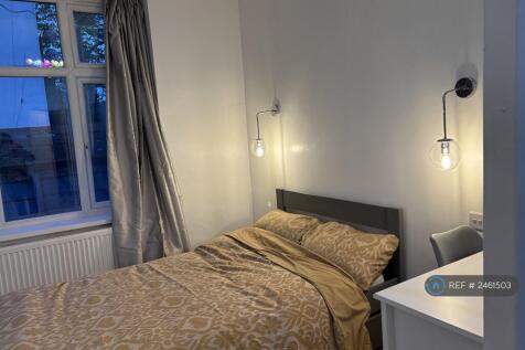 Room 2 - Ensuite With Kitchenette Downstairs