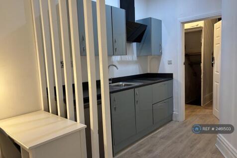 Room 2 - Ensuite With Kitchenette Downstairs
