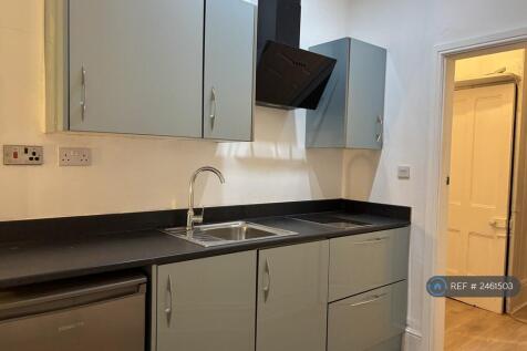 Room 2 - Ensuite With Kitchenette Downstairs
