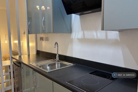 Room 2 - Ensuite With Kitchenette Downstairs