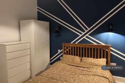 Room 4 - Ensuite Upstairs