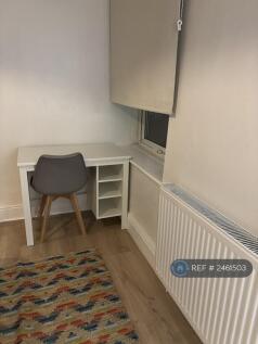 Room 4 - Ensuite Upstairs