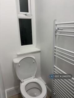 Room 4 - Ensuite Upstairs