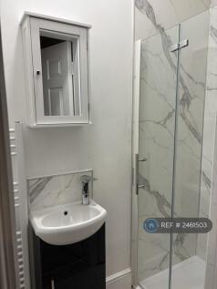 Room 4 - Ensuite Upstairs