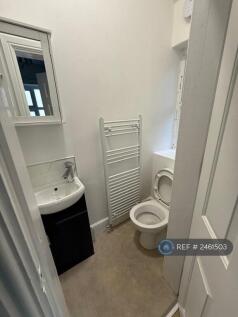 Room 5 - Ensuite Upstairs