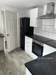 Kitchen Cooker And Fridge Freezer