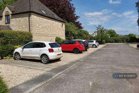 Allocated Parking - Plenty Of Extra Spaces 