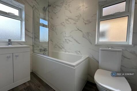 Shared Bathroom - Upstairs 