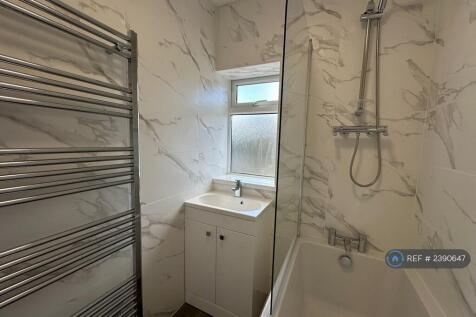 Shared Bathroom - Upstairs 