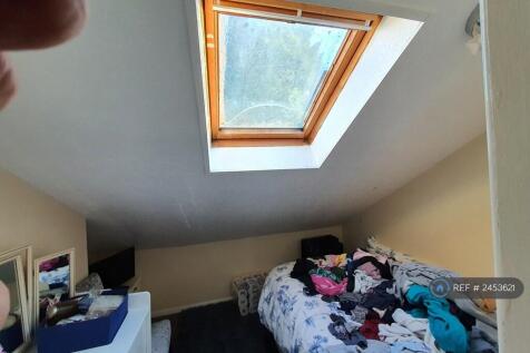 Linked Single Room, Close Up View