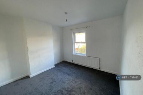 Main Bedroom. Over Looks Front Aspect