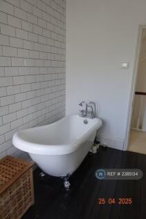 Main Bathhroom 