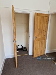 2nd Bedroom Showing Wardrobe