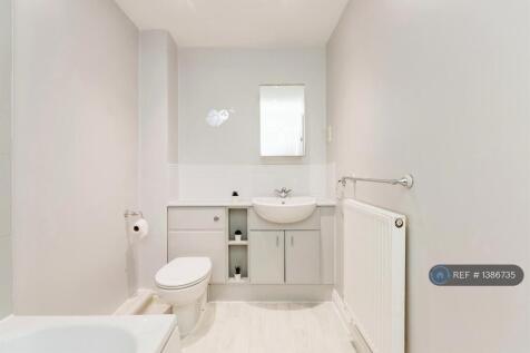 Main Bathroom, View2