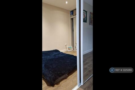 Bedroom With Double Bed Air Matress