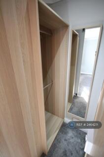 Main Bed Walk-In Wardrobe