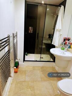 Master Bathroom En-Suite