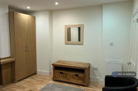 Bedroom 2 - Double Bed