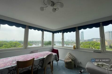 Sitting Room With The View Of The Lake And London