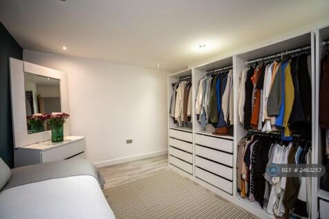 Main Bedroom (Largest Bedroom)