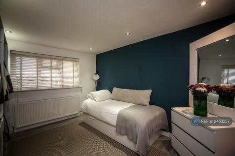 Main Bedroom (Largest Bedroom)