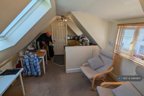 Living &amp; Kitchen