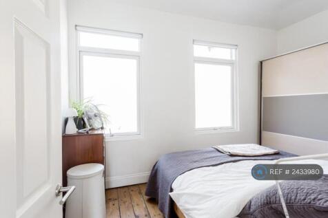 Master Bedroom To Front 