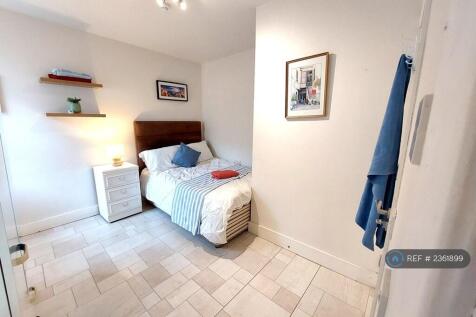 Room 2 - Es Double - £650/Mo