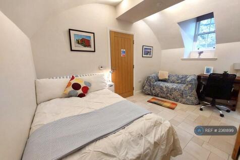Room 4 - Es Double - £690/Mo